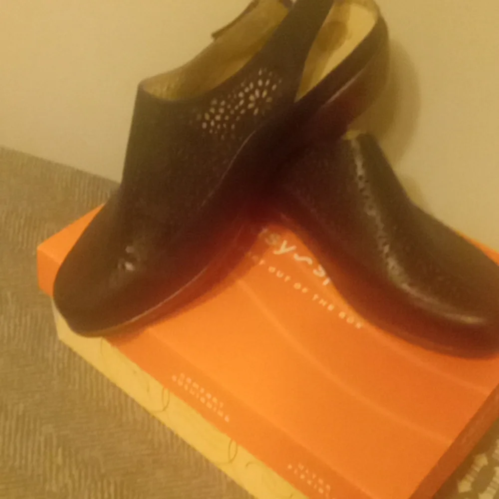 Shoes - Picture 2 of 5